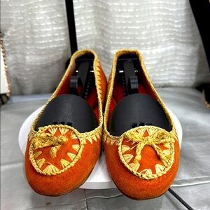 (T5) TORY BURCH - Suede flats with raffia embroidery in orange, size 7 M